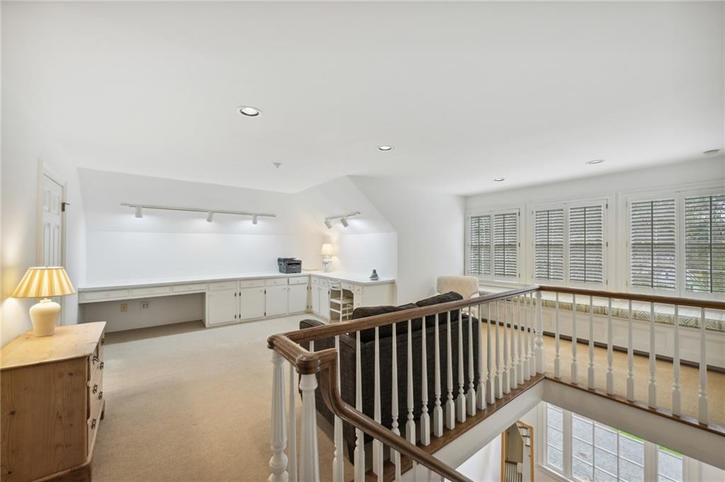 1041 Farmington Lane NE