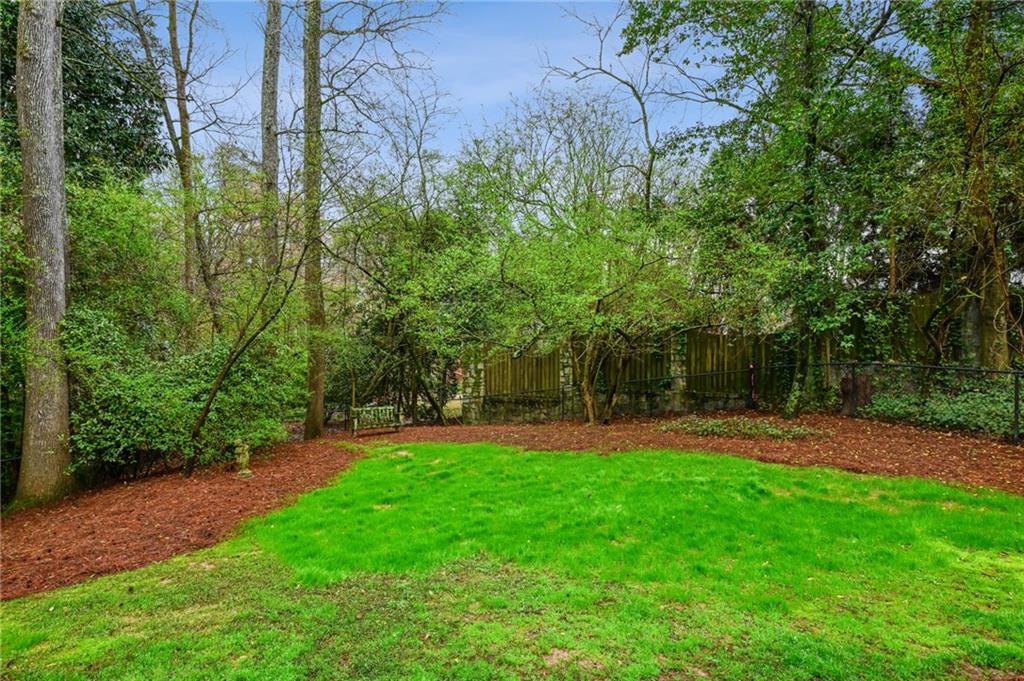 1041 Farmington Lane NE