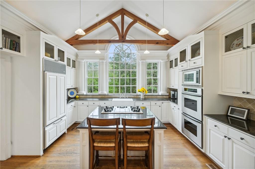 1041 Farmington Lane NE