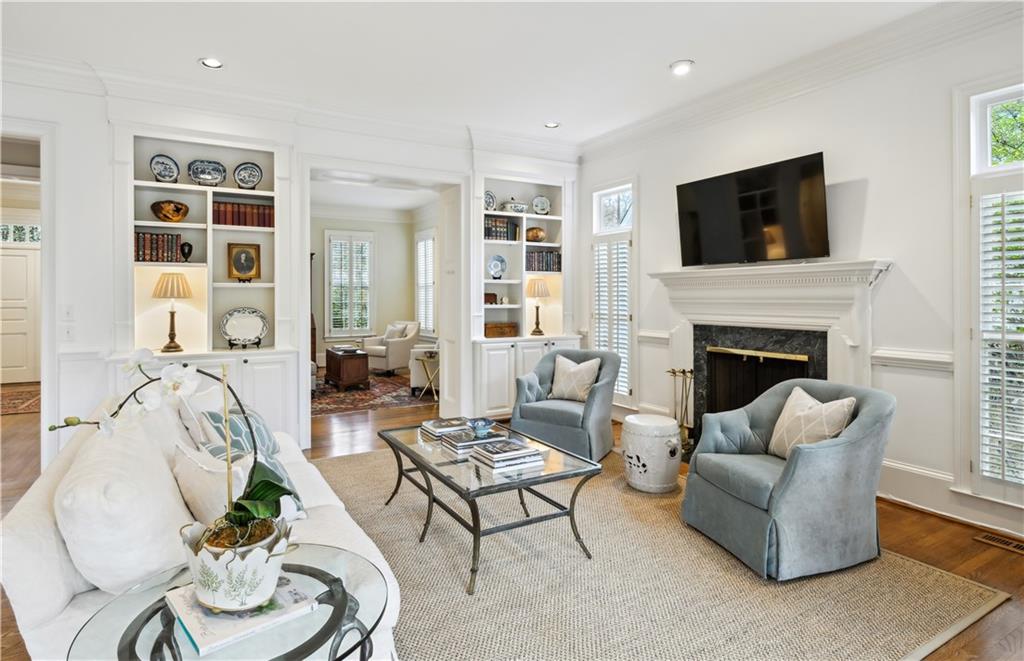 1041 Farmington Lane NE