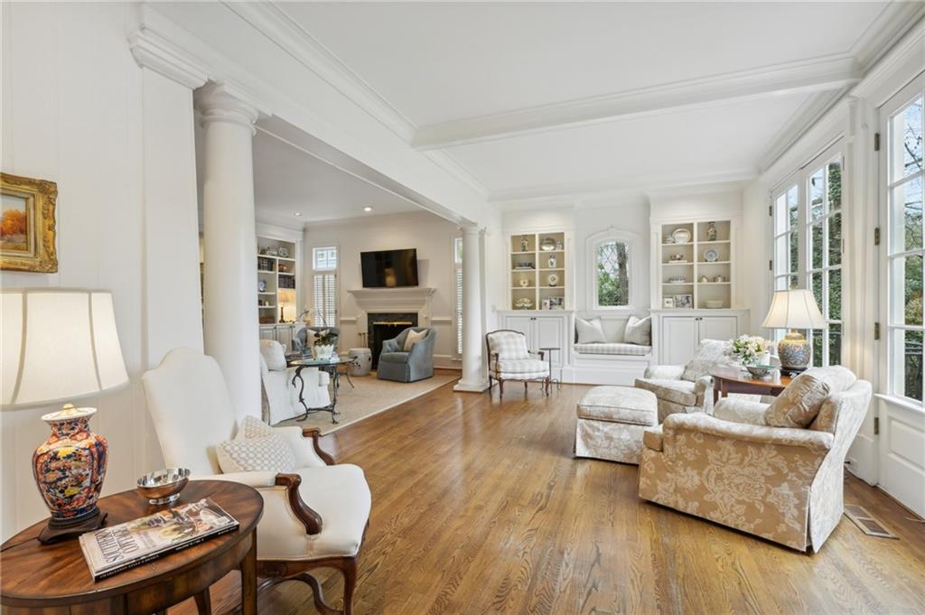 1041 Farmington Lane NE