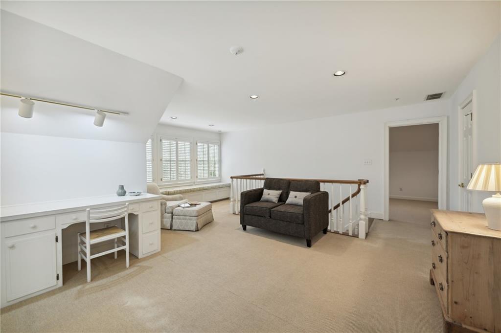 1041 Farmington Lane NE