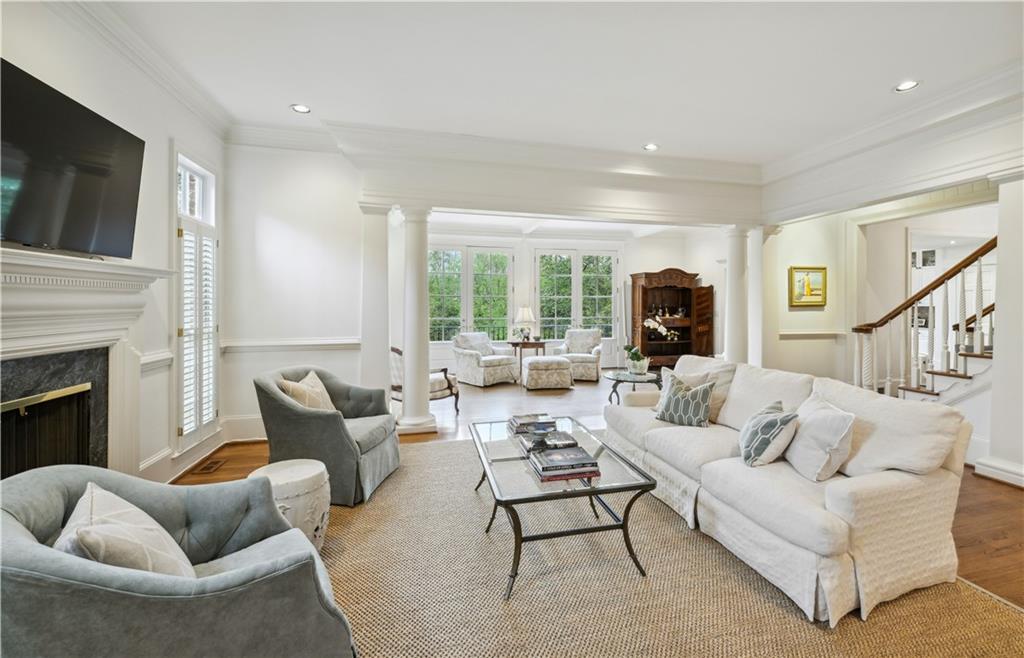 1041 Farmington Lane NE