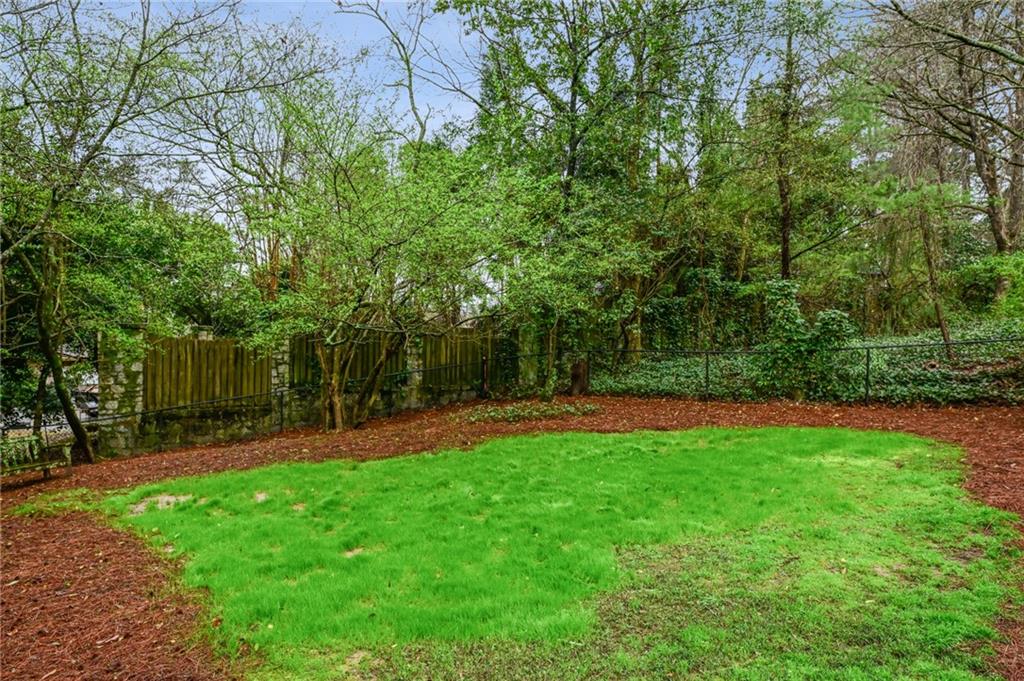 1041 Farmington Lane NE