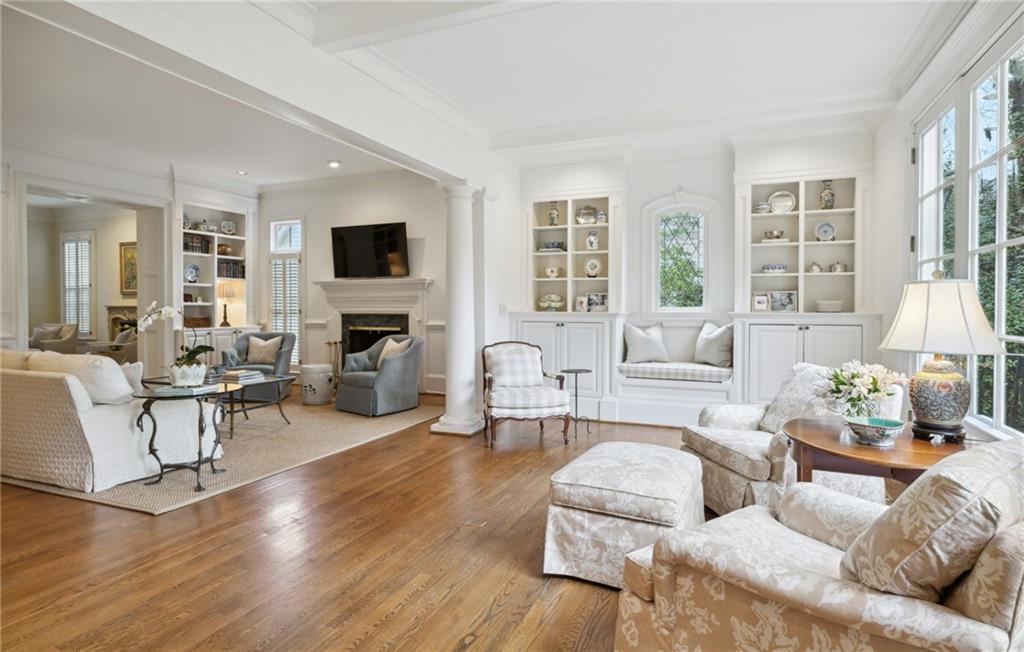 1041 Farmington Lane NE