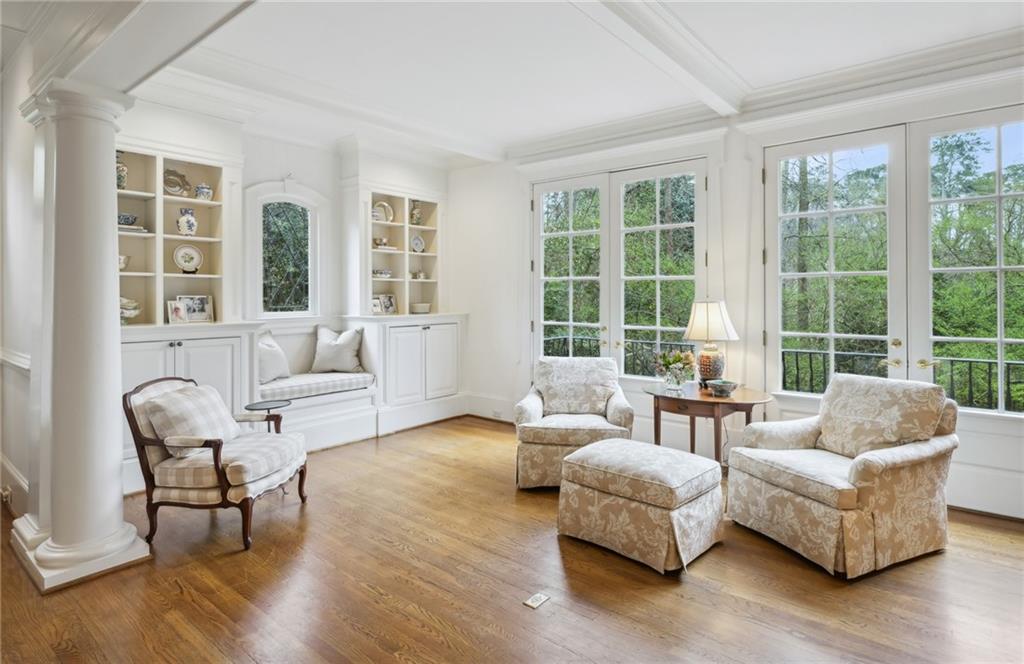 1041 Farmington Lane NE