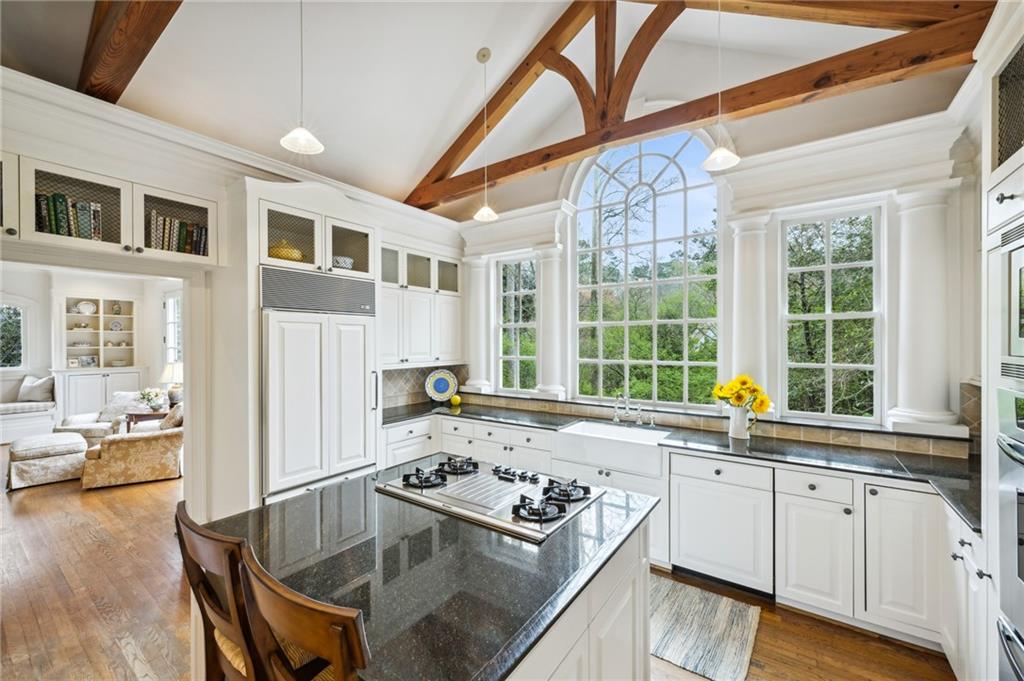 1041 Farmington Lane NE