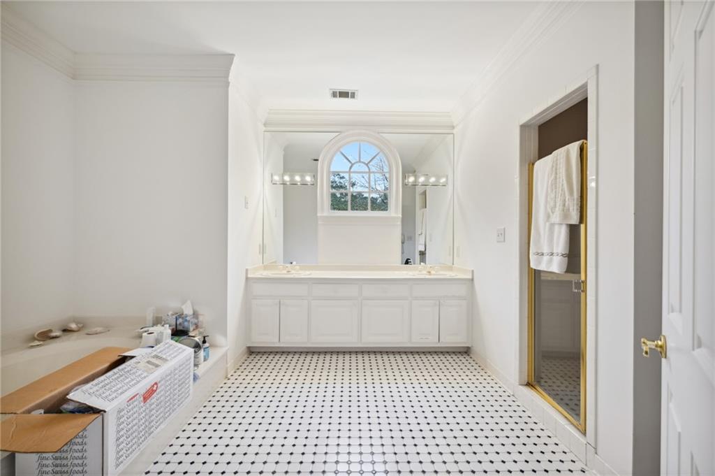 1041 Farmington Lane NE