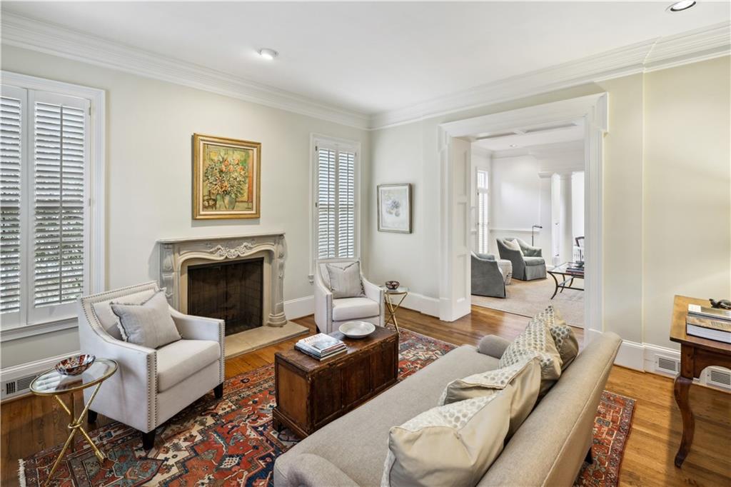 1041 Farmington Lane NE