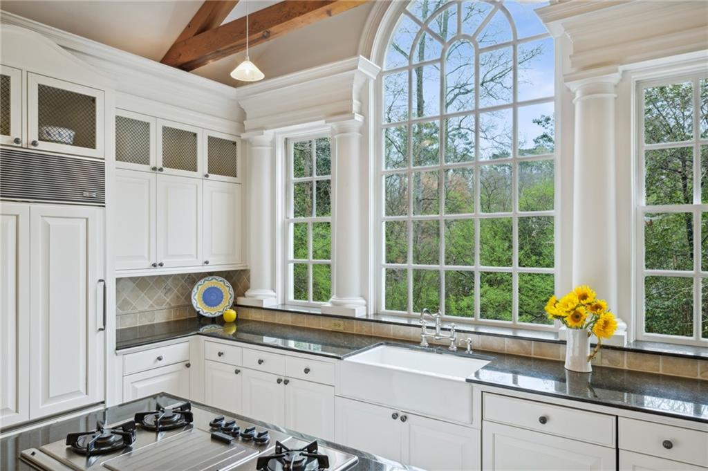 1041 Farmington Lane NE