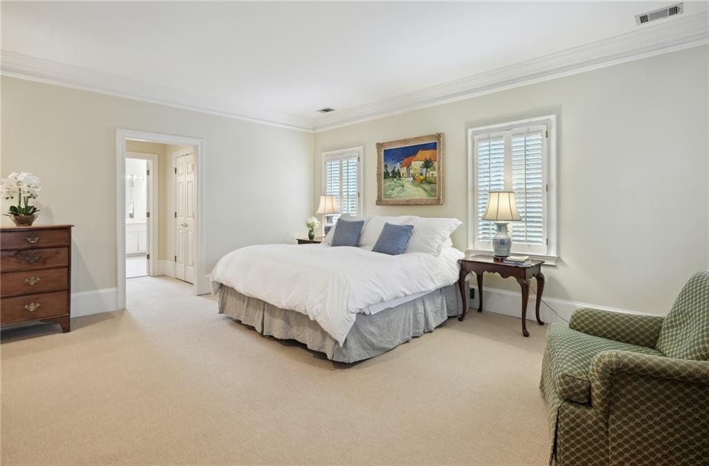 1041 Farmington Lane NE