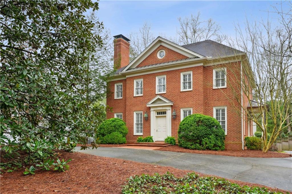 1041 Farmington Lane NE