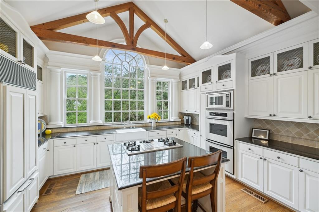 1041 Farmington Lane NE