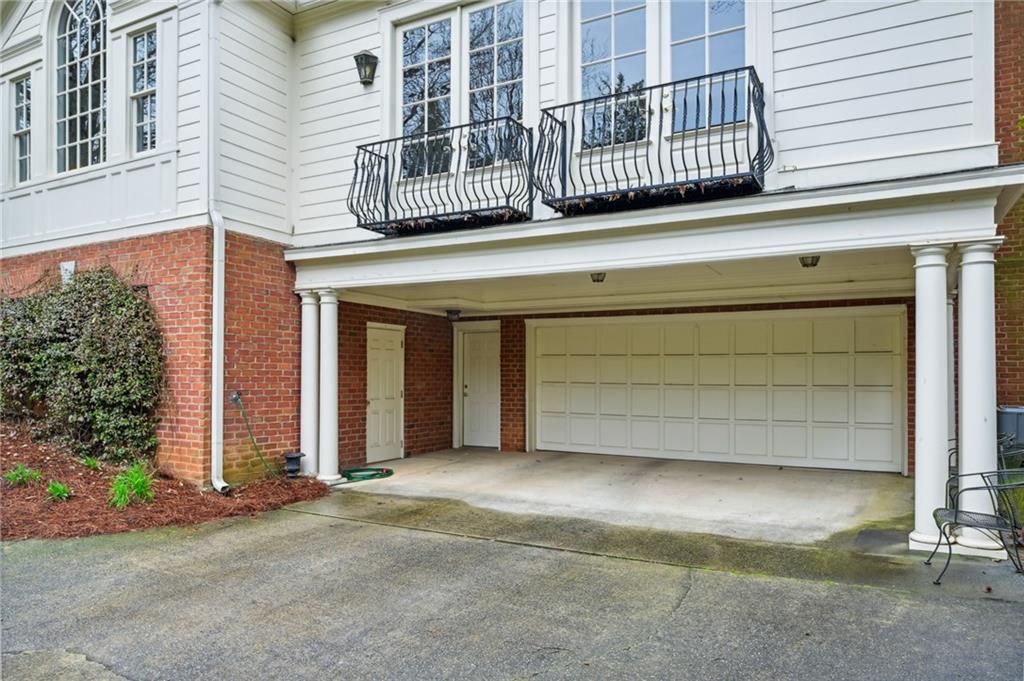 1041 Farmington Lane NE