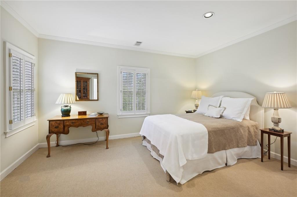 1041 Farmington Lane NE