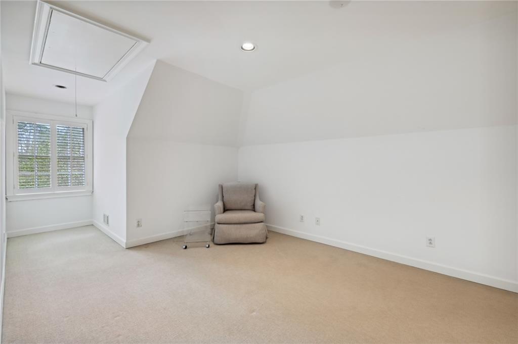 1041 Farmington Lane NE