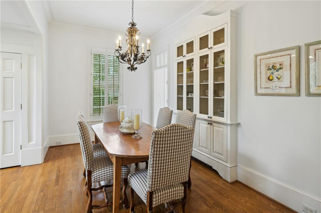 1041 Farmington Lane NE