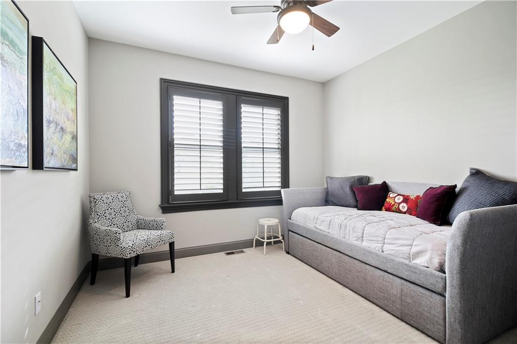 390 Bill Kennedy Way SE