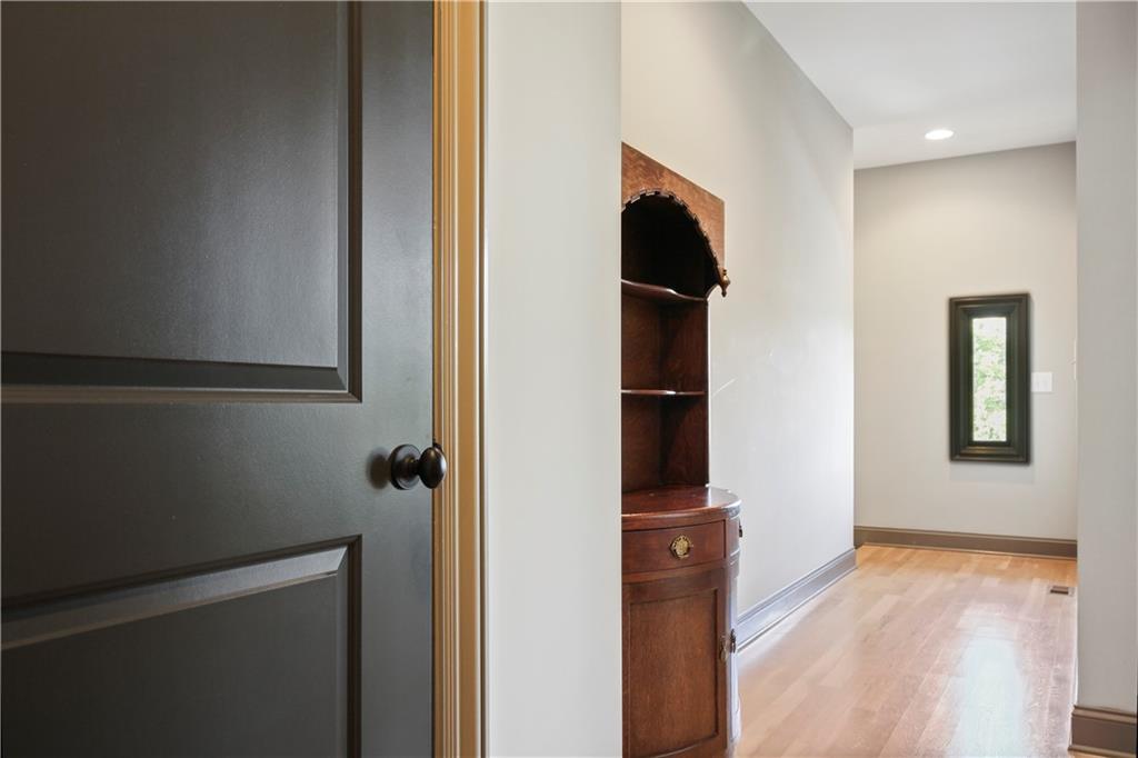 390 Bill Kennedy Way SE