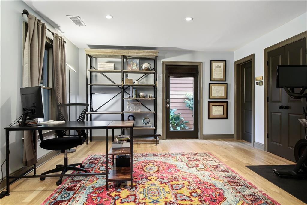 390 Bill Kennedy Way SE