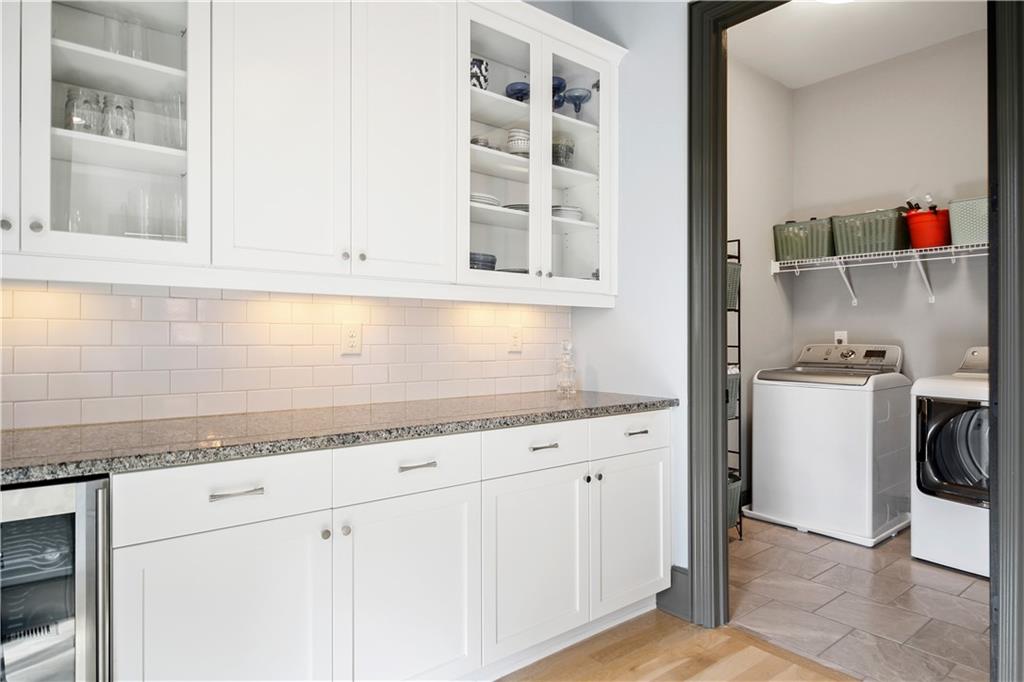 390 Bill Kennedy Way SE