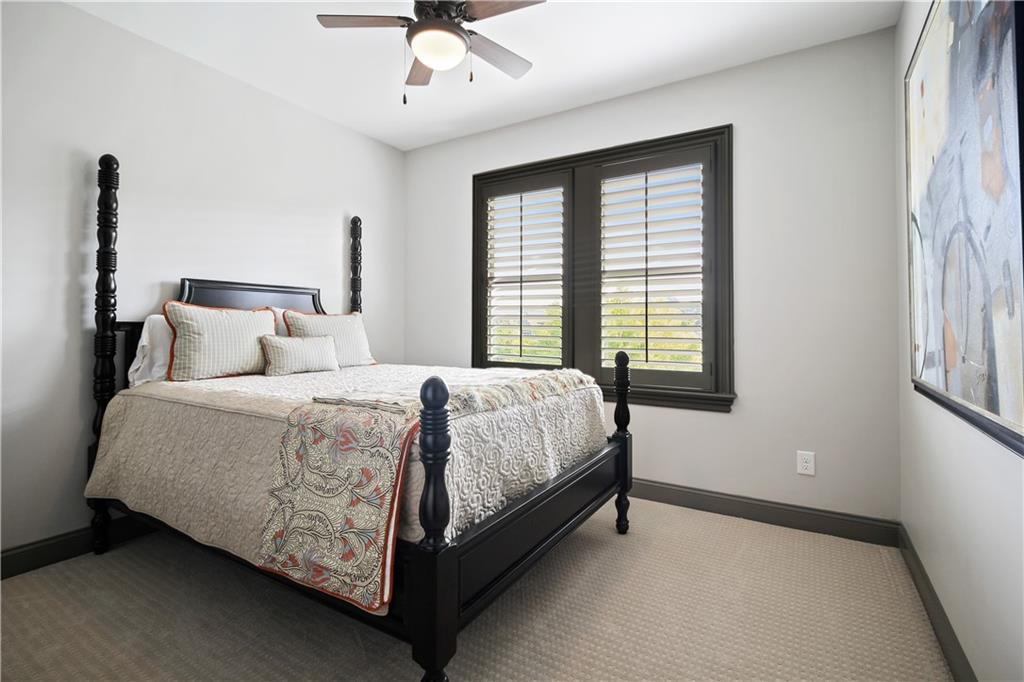 390 Bill Kennedy Way SE