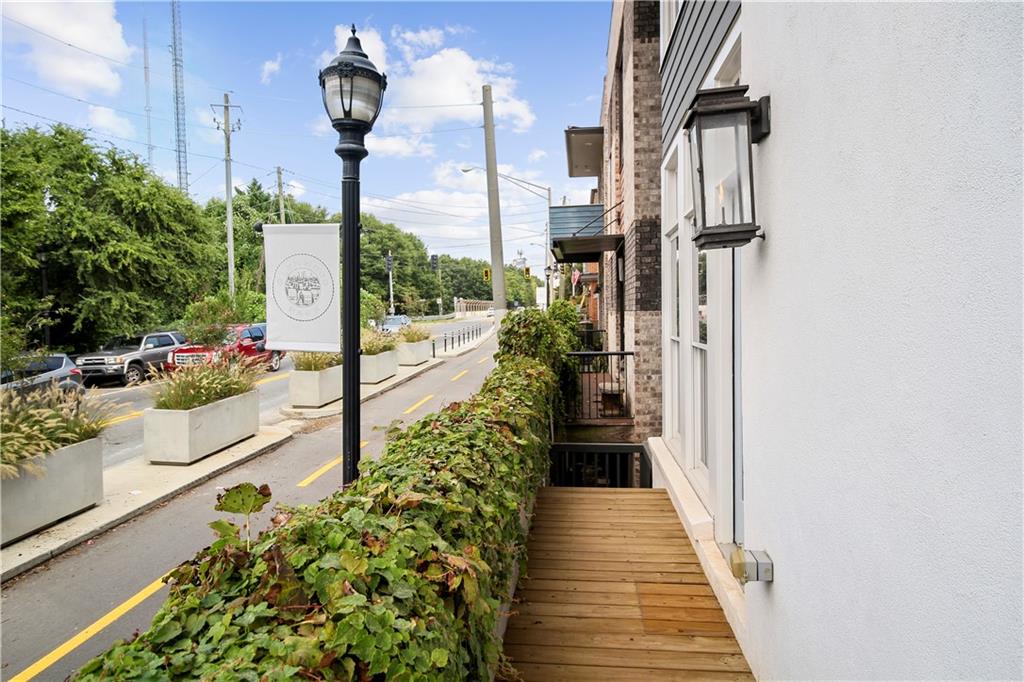 390 Bill Kennedy Way SE