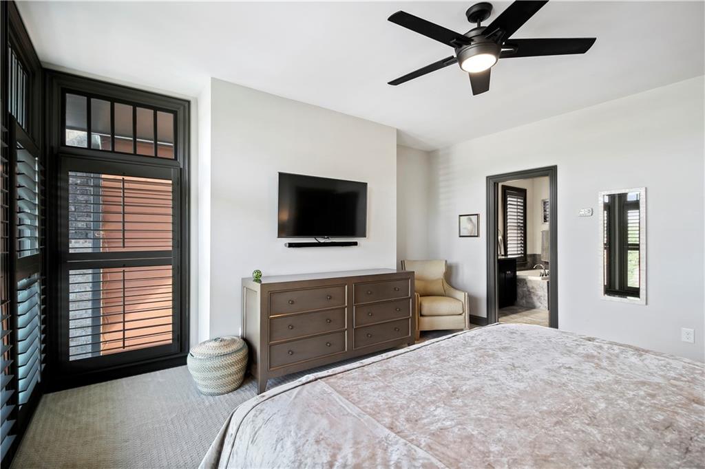 390 Bill Kennedy Way SE