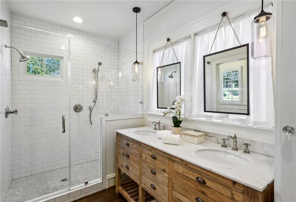 510 Pine Tree Drive NE