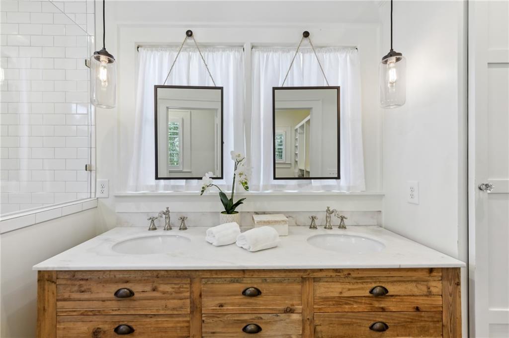 510 Pine Tree Drive NE