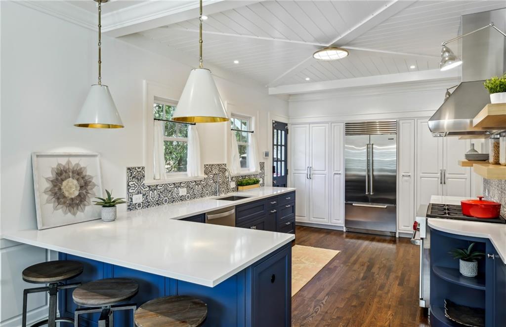 510 Pine Tree Drive NE