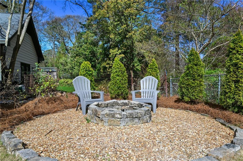 510 Pine Tree Drive NE