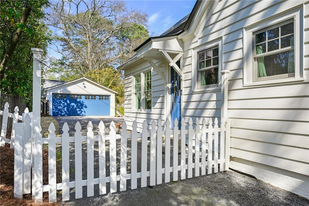 510 Pine Tree Drive NE