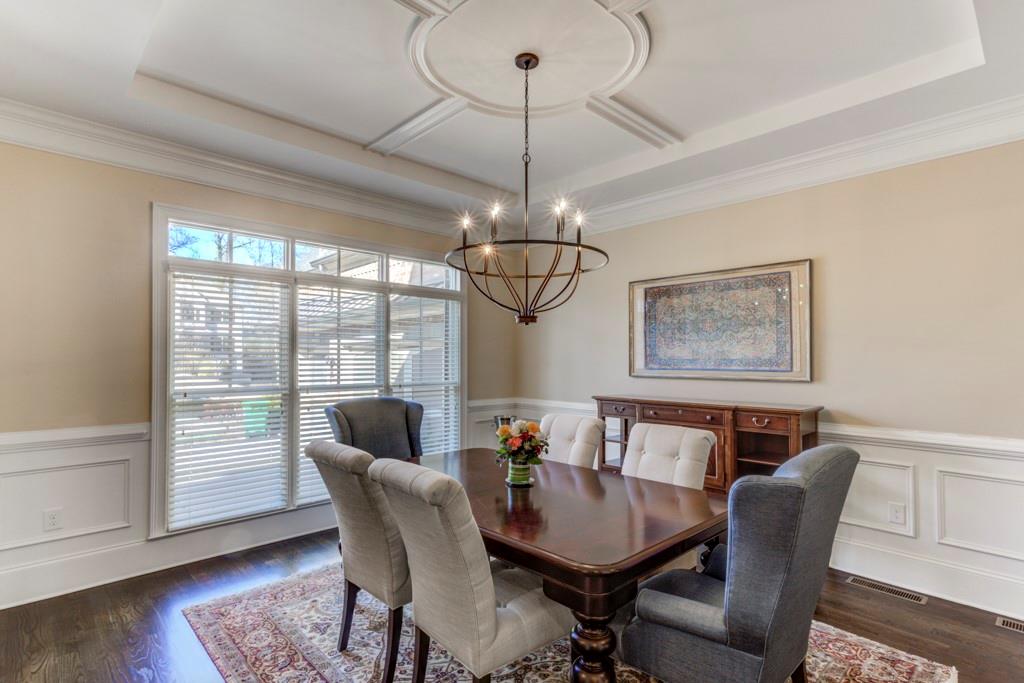 1049 Mabry Oaks Drive NE