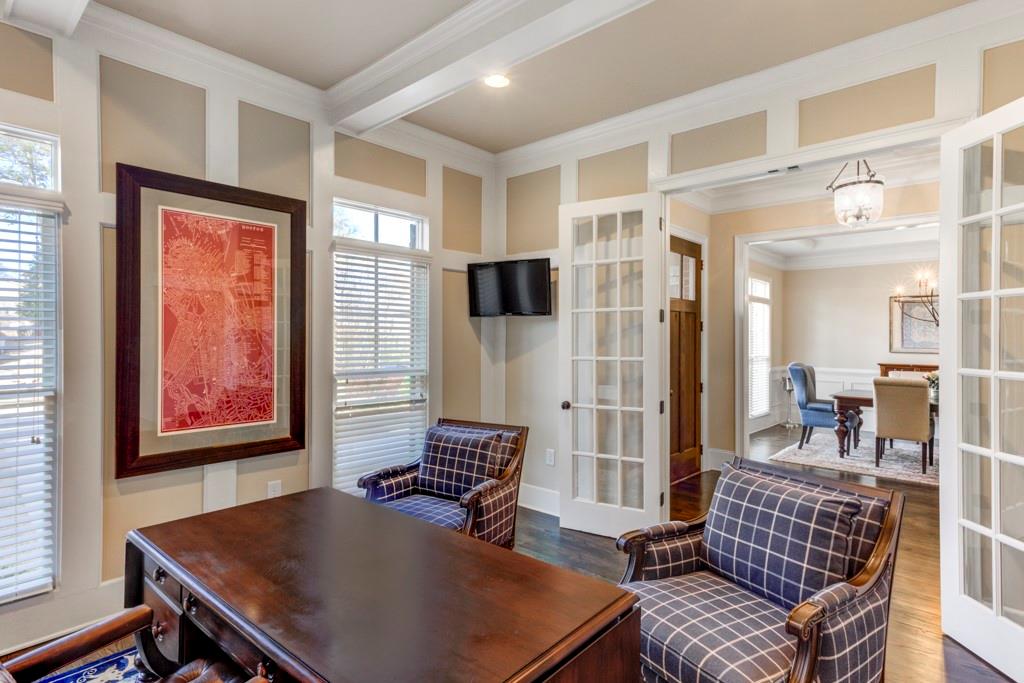 1049 Mabry Oaks Drive NE