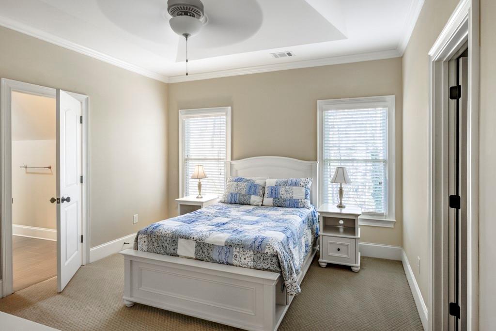 1049 Mabry Oaks Drive NE