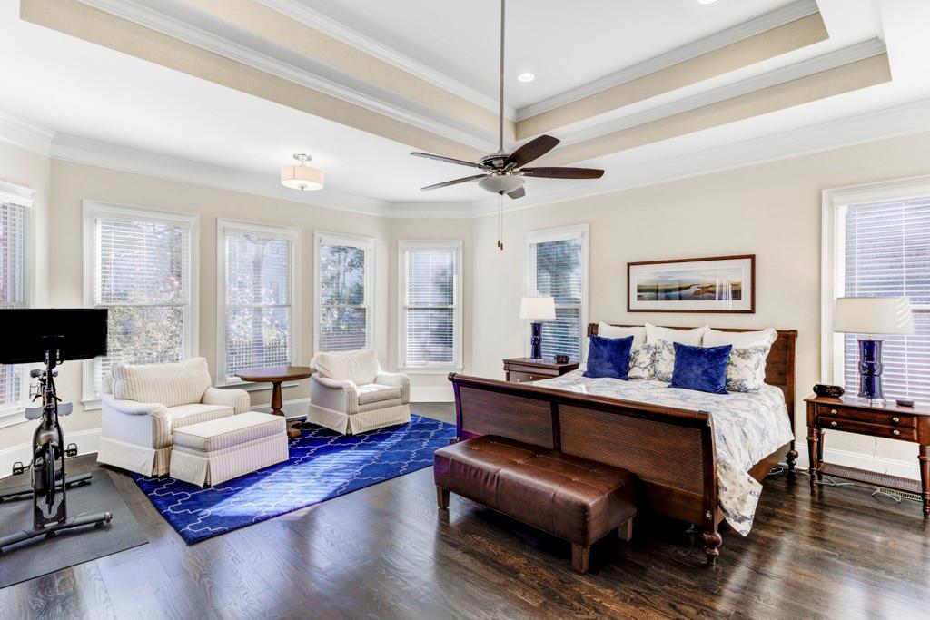 1049 Mabry Oaks Drive NE