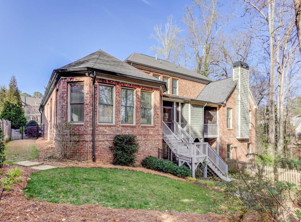 1049 Mabry Oaks Drive NE