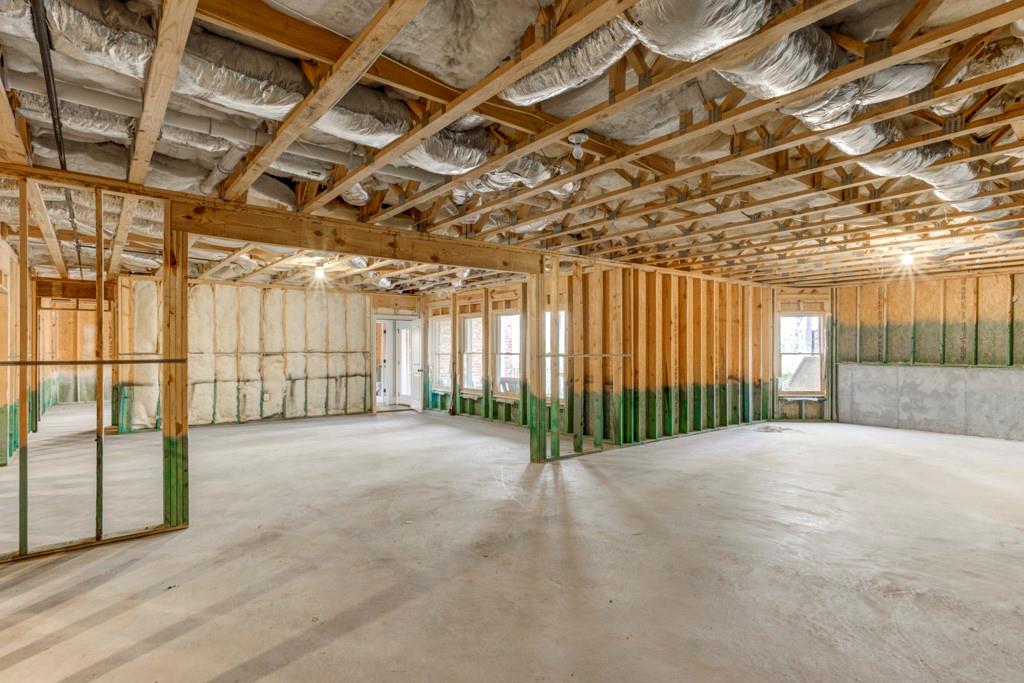 1049 Mabry Oaks Drive NE