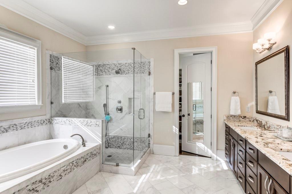 1049 Mabry Oaks Drive NE