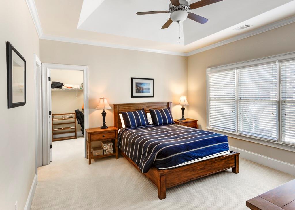 1049 Mabry Oaks Drive NE