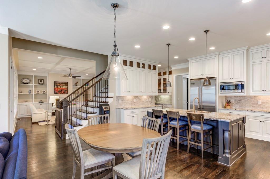 1049 Mabry Oaks Drive NE