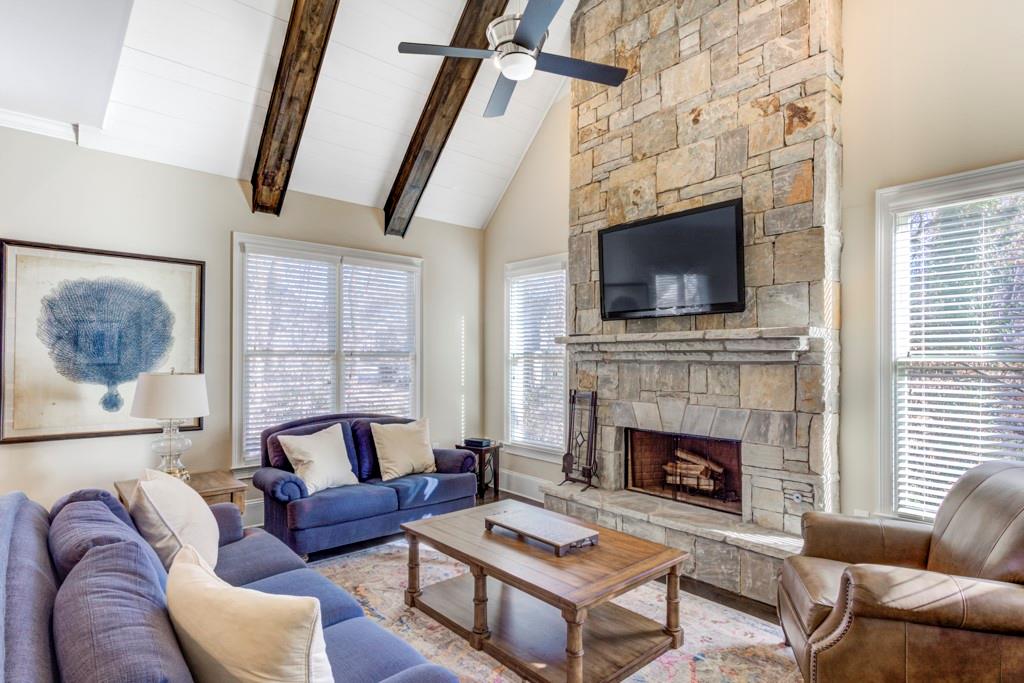 1049 Mabry Oaks Drive NE