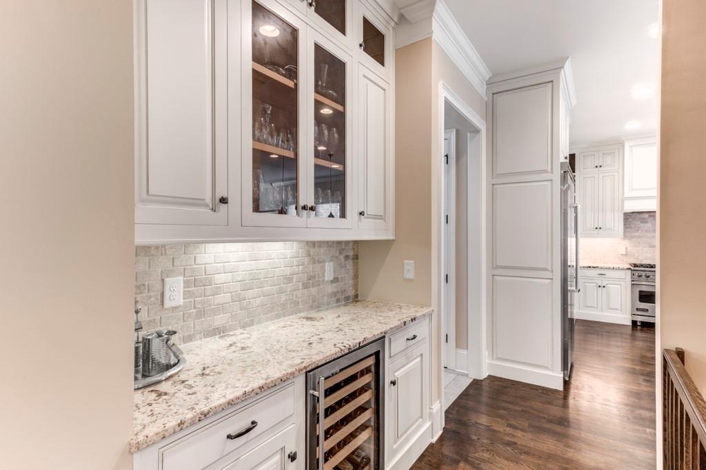 1049 Mabry Oaks Drive NE