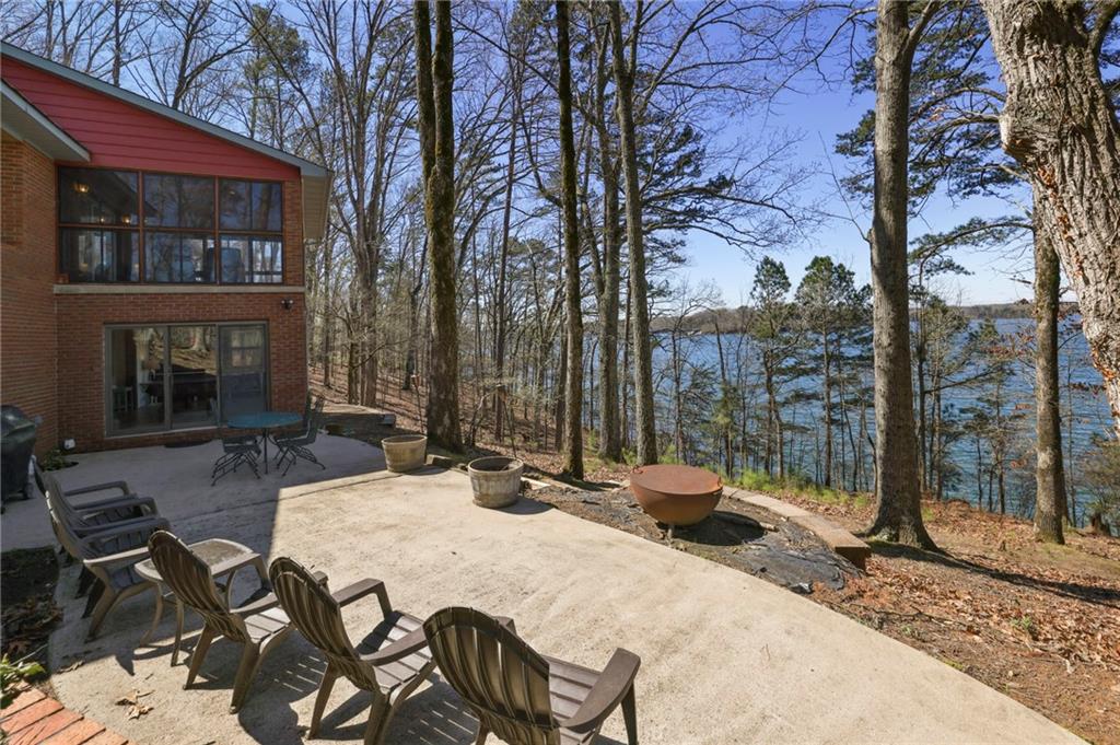 5364 Woodland Circle