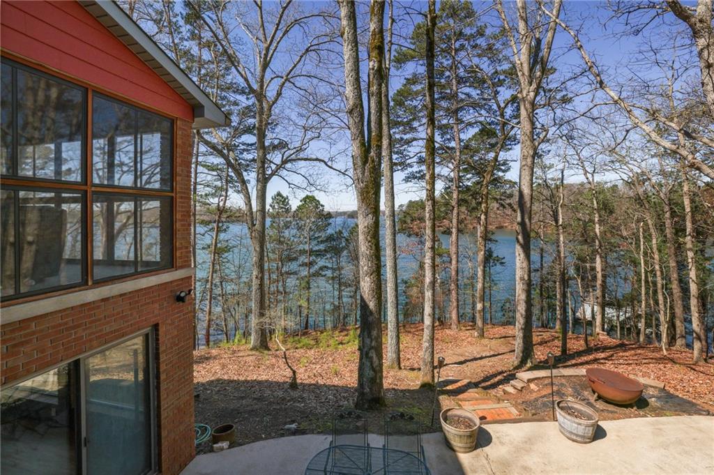 5364 Woodland Circle