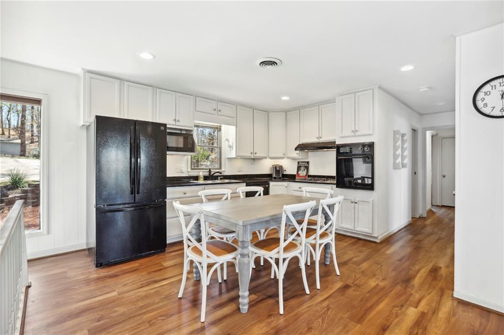 5364 Woodland Circle