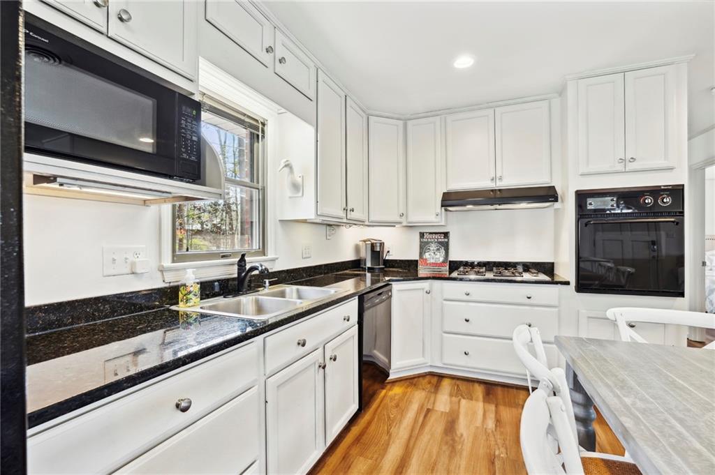 5364 Woodland Circle