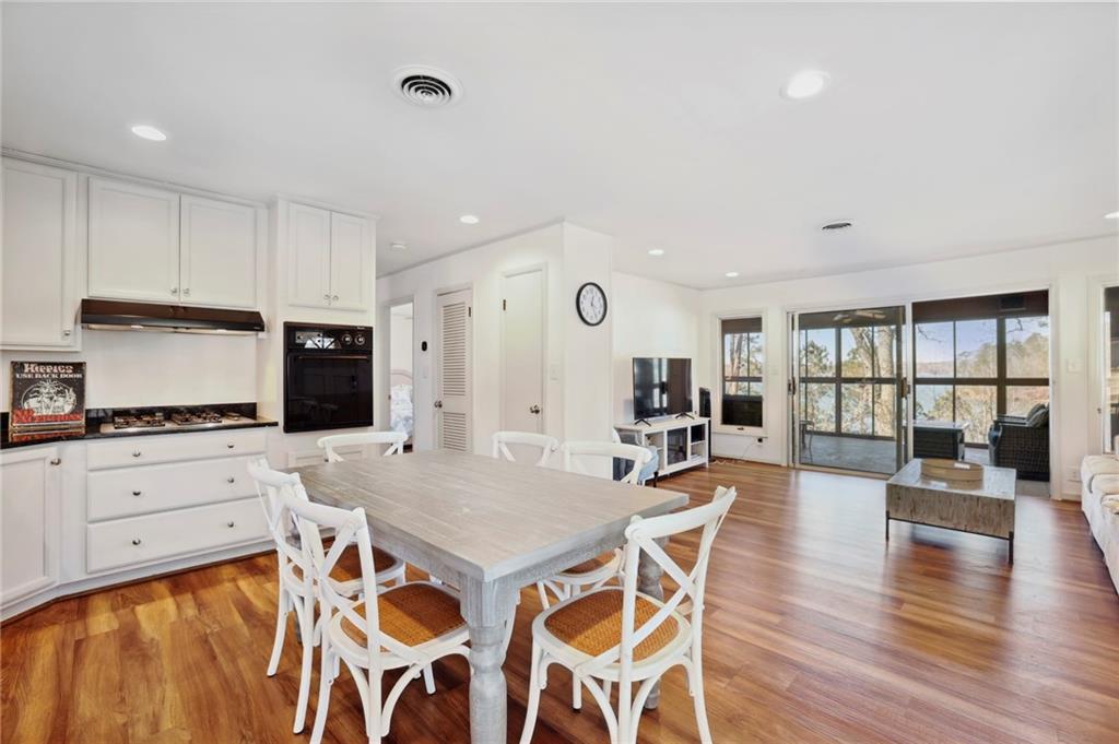 5364 Woodland Circle