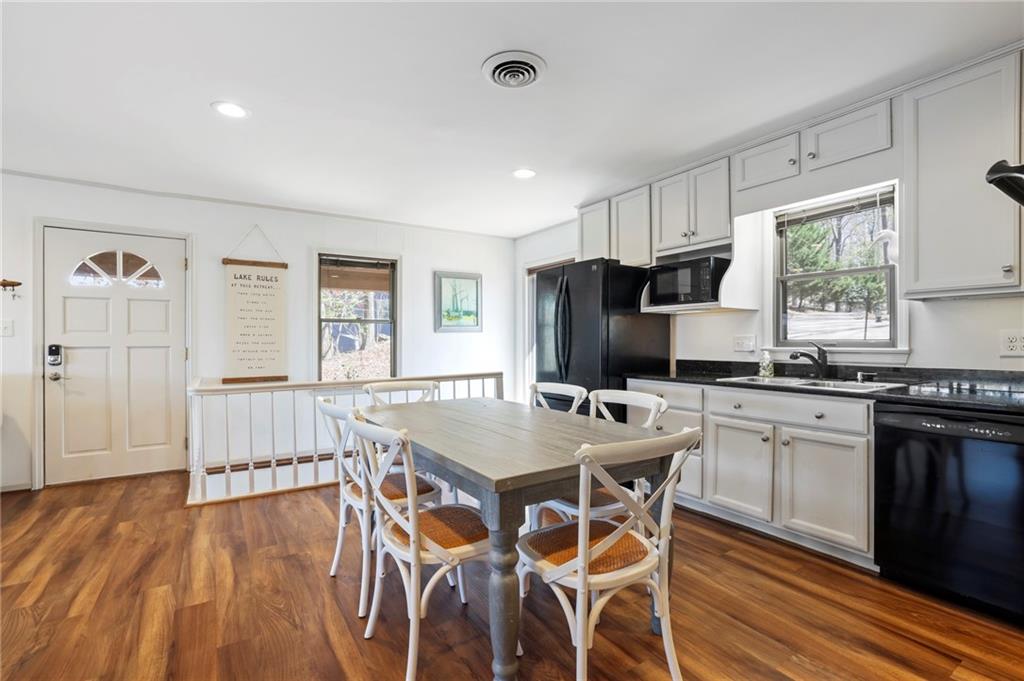 5364 Woodland Circle